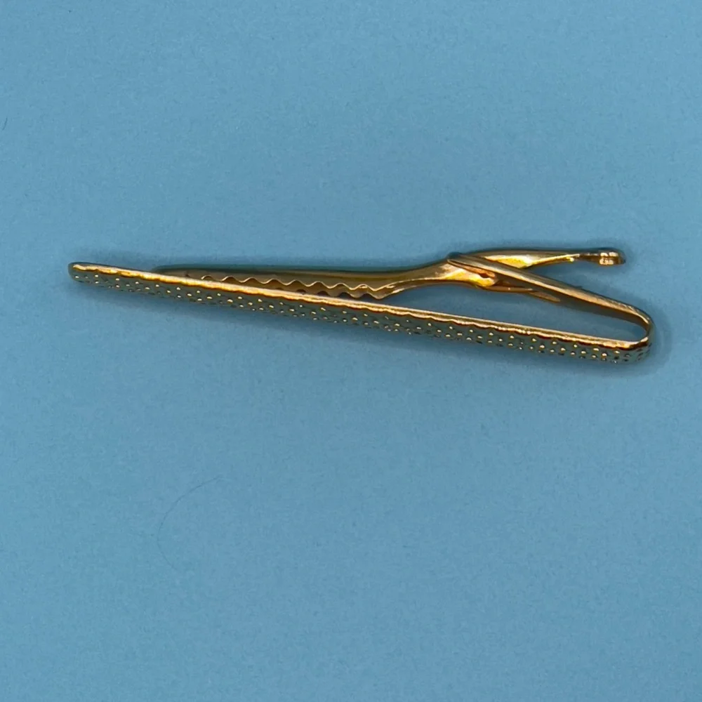 Vintage Hickok U.S.A. gold-tone basketweave tie clip in excellent condition✨ - Picture 2 of 11